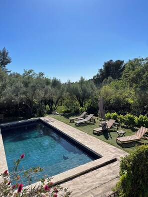 Outdoor pool - House with swimming pool between land and sea (Toulon)