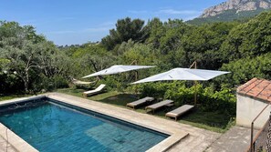 Outdoor pool - House with swimming pool between land and sea (Toulon)