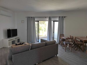 Living area - Calm apartment (Roches Noires)