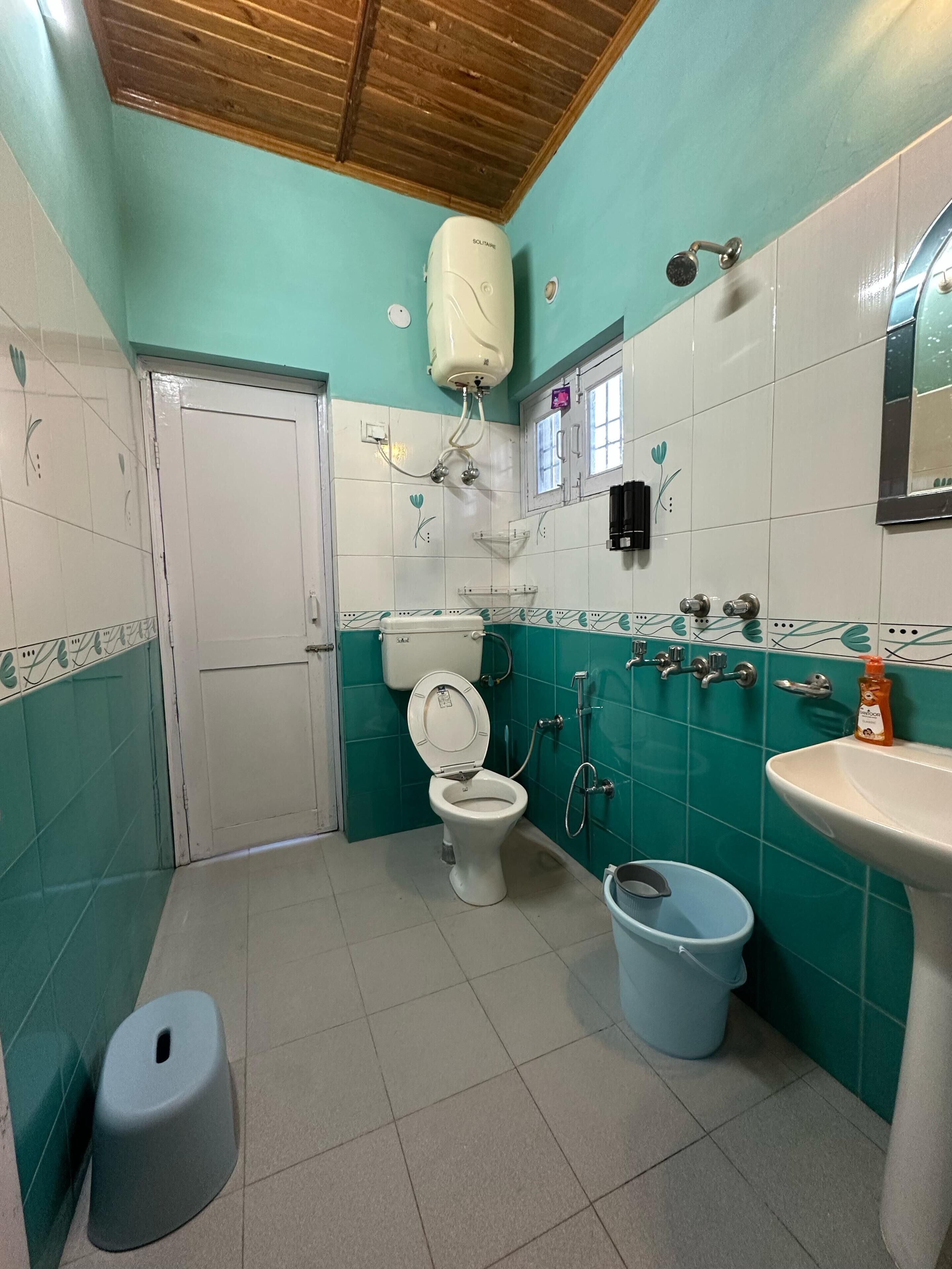 Family Room | Bathroom