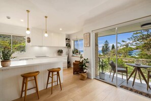 Interior - Sunrise Cove 2-Bed Apartment at Newport Beach (Newport)