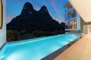 Outdoor pool - Karst Scenic Hotel (Guilin)