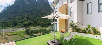 Karst Scenic Hotel