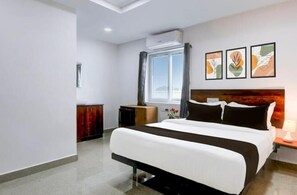 In-room safe, desk, laptop workspace, free WiFi