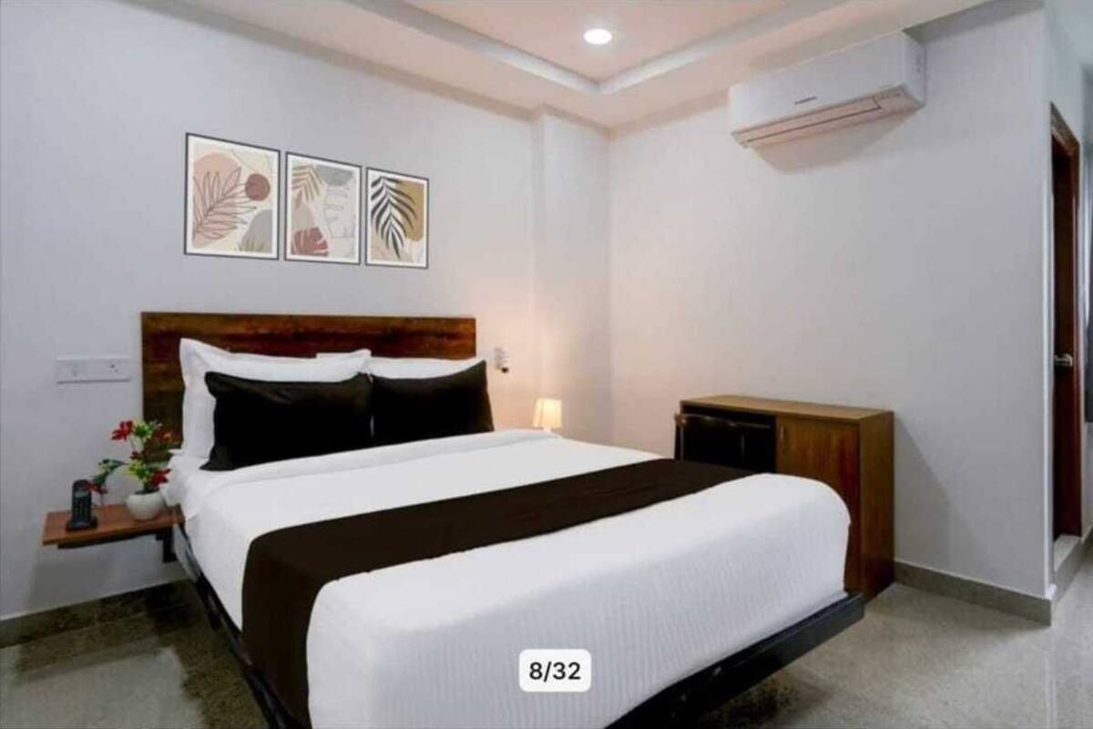 Deluxe Double Room | In-room safe, desk, laptop workspace, free WiFi