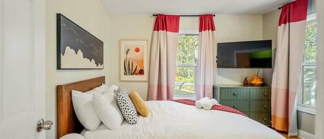 5 chambres, bureau, fer et planche Ă repasser, lit parapluie