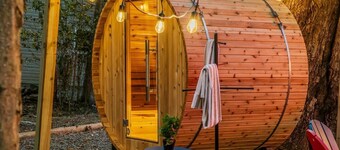 Sleeps 13 • Private Sauna • Hot Tub • Game Room