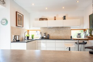 Fridge, oven, dishwasher, coffee/tea maker