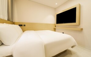 Deluxe | In-room safe, blackout curtains, soundproofing, free WiFi
