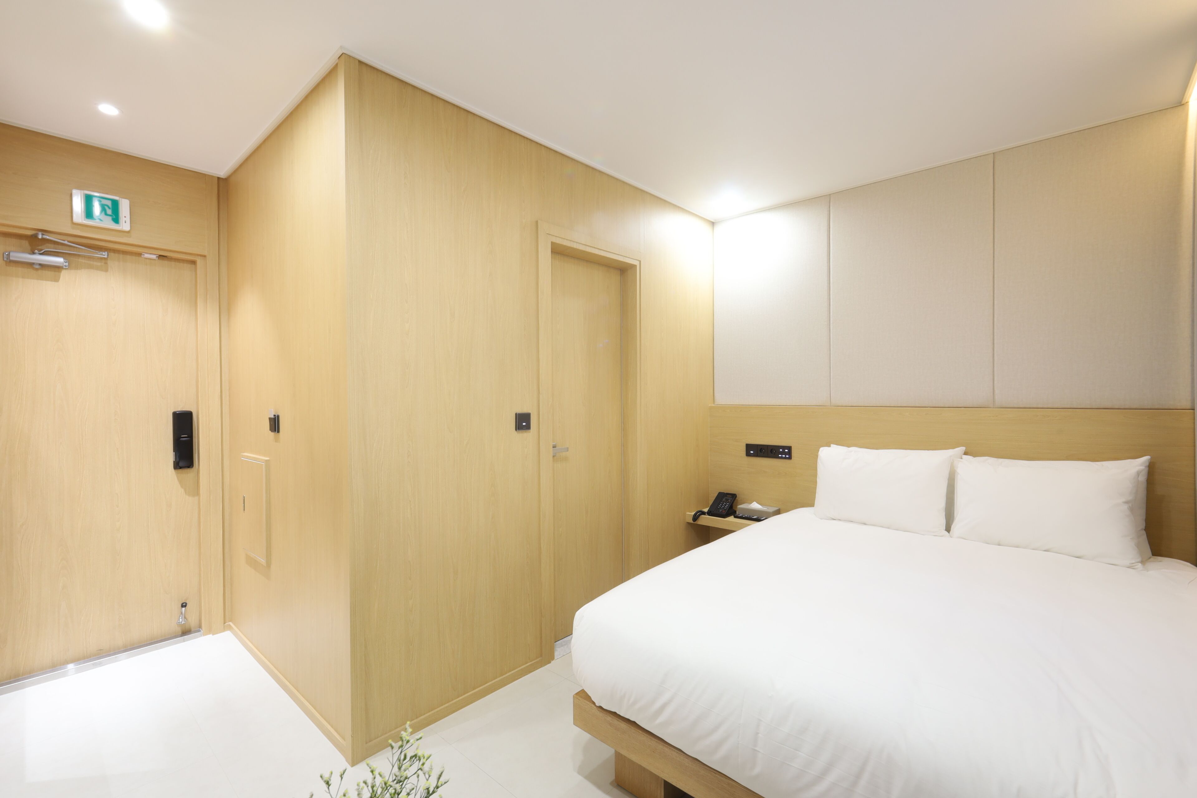 Junior Suite | Premium bedding, down duvets, pillow-top beds, in-room safe