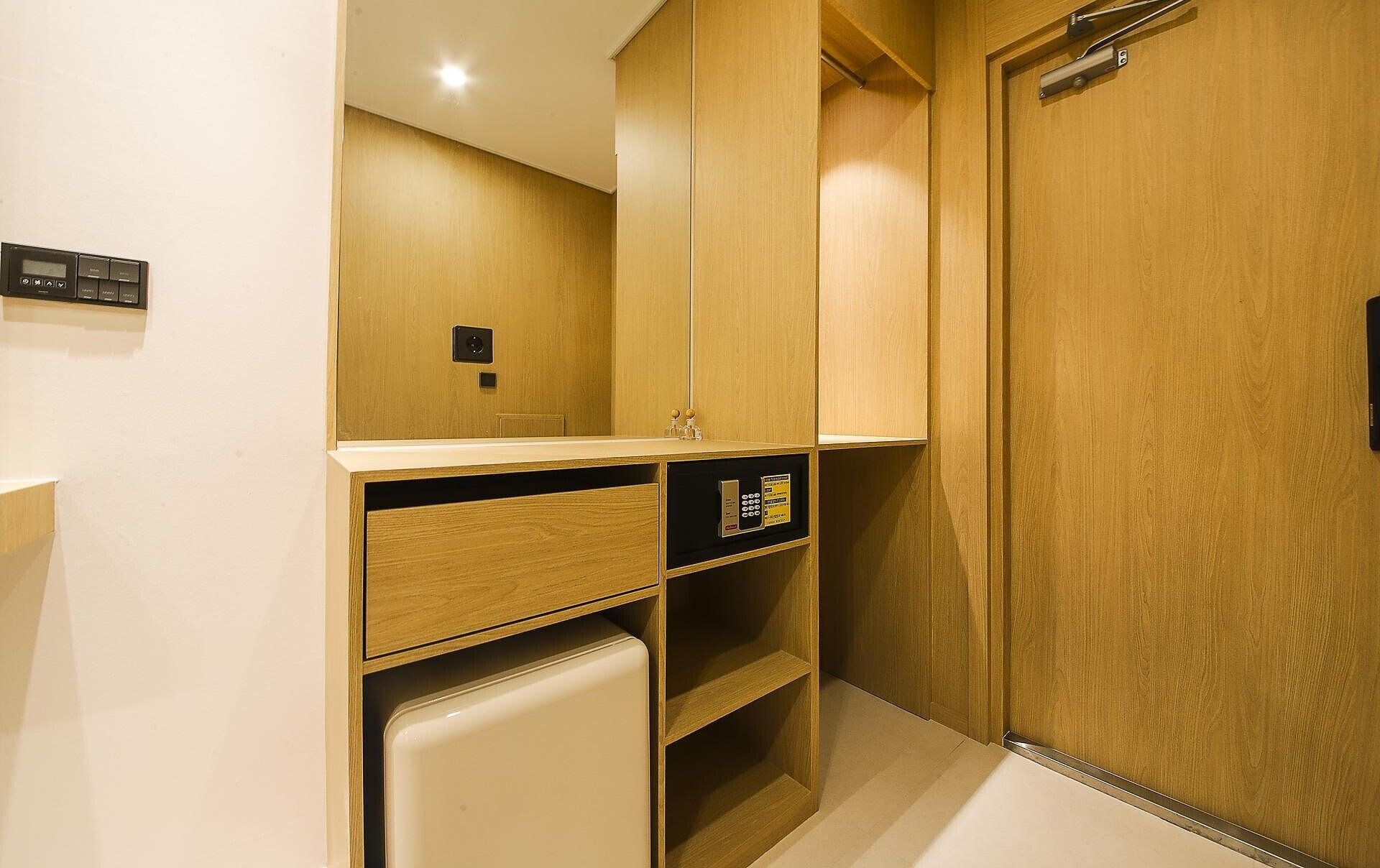 Suite | 客房内保险箱、遮光窗帘、隔音、免费 WiFi