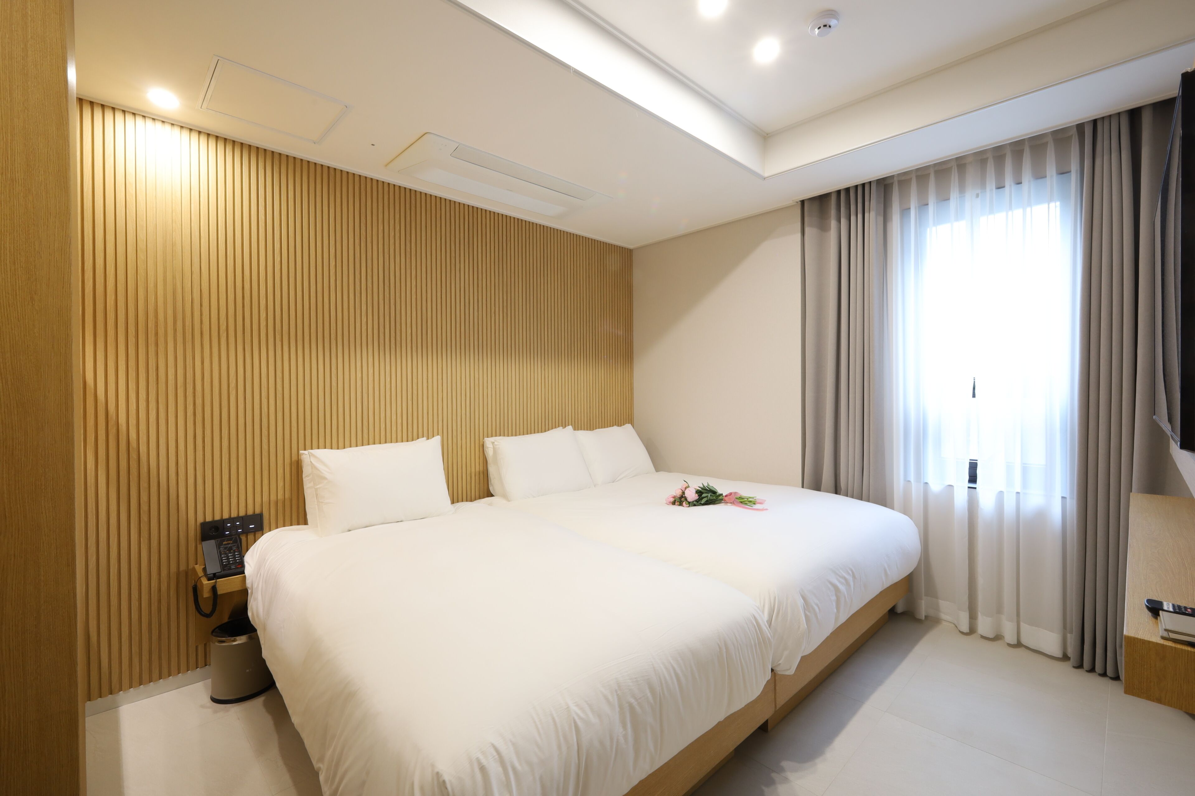 Family Twin Room | Premium bedding, down duvets, pillow-top beds, in-room safe