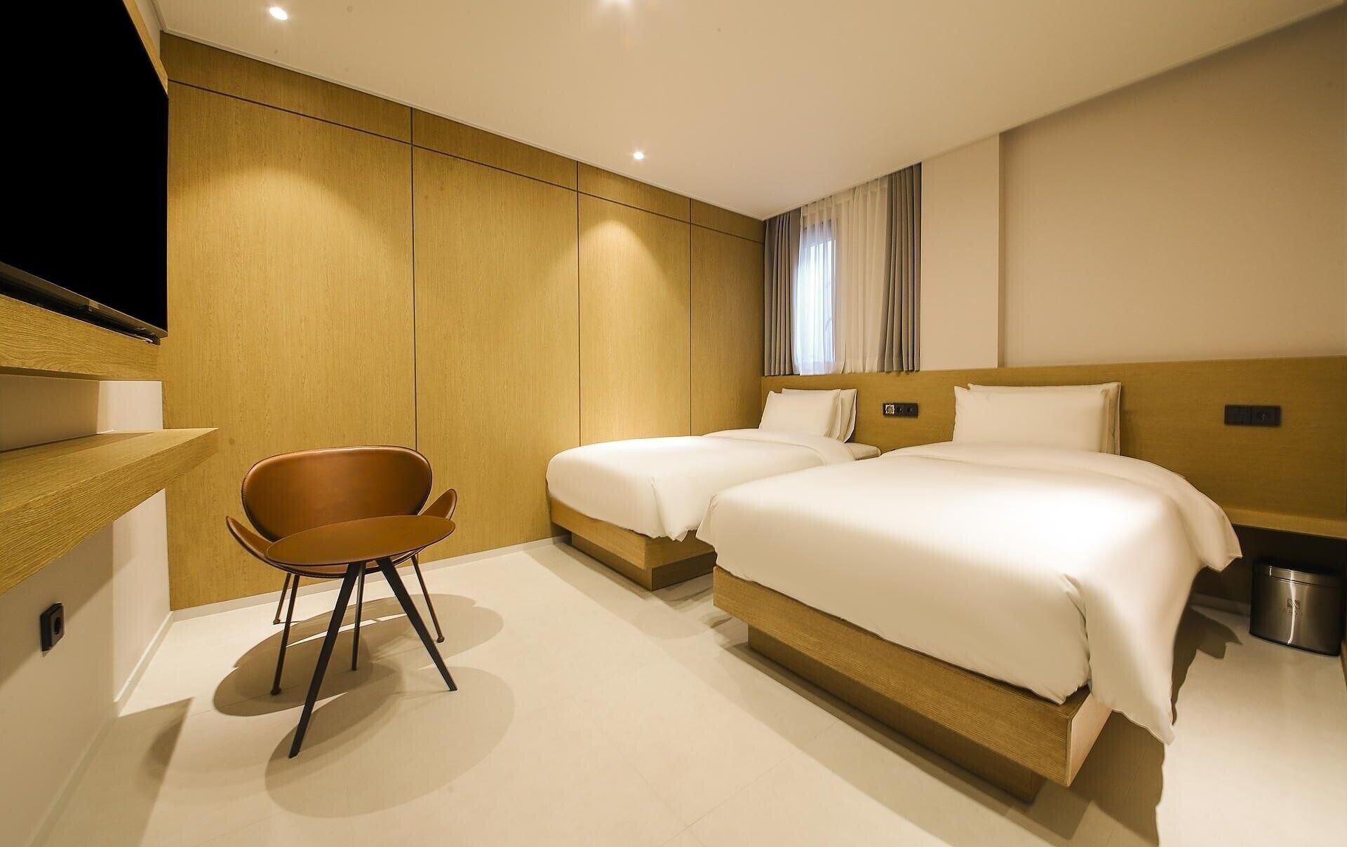 Caja de seguridad en la habitación y cortinas blackout 