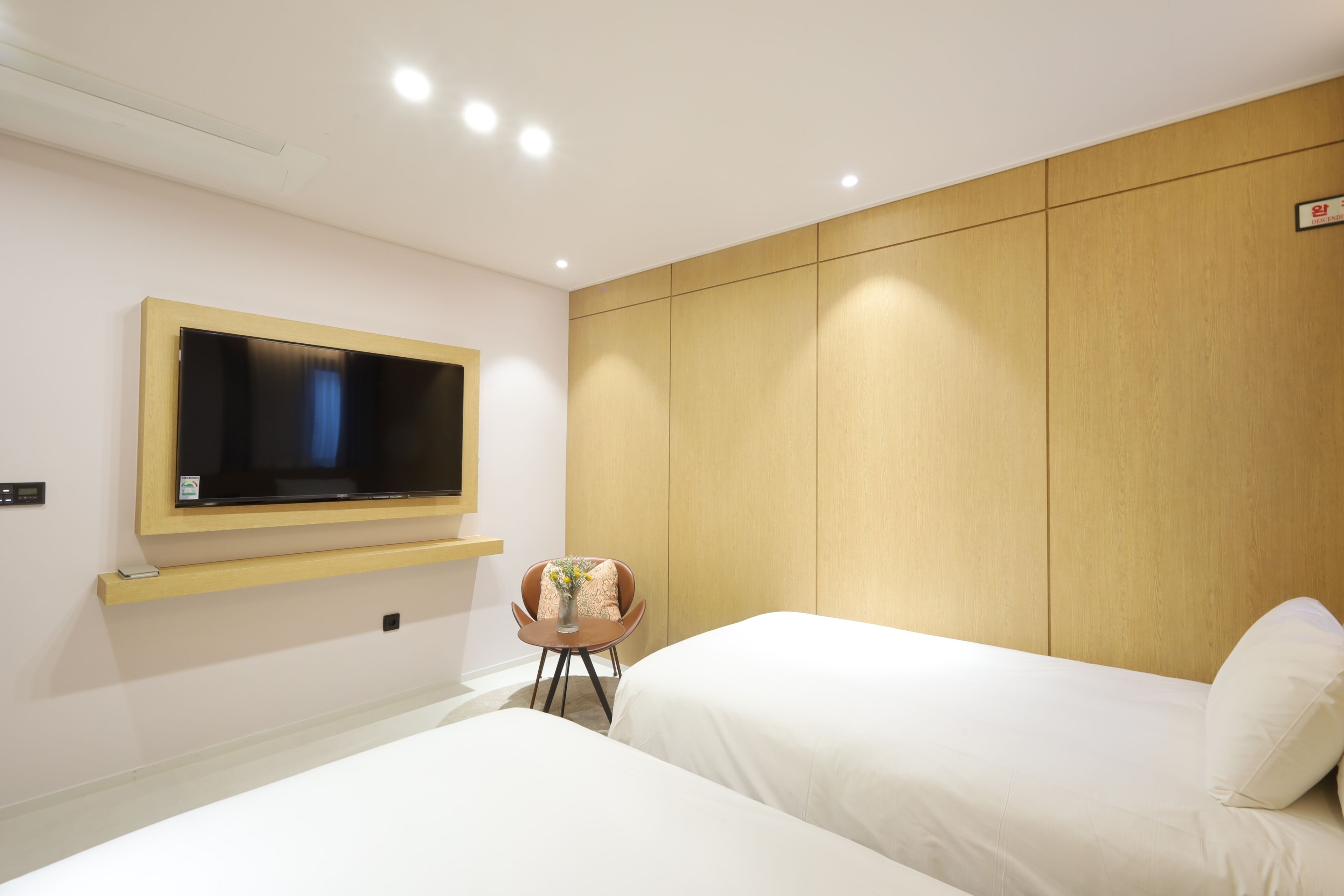 Single Twin | In-room safe, blackout curtains, soundproofing, free WiFi