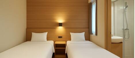 Single Twin | In-room safe, blackout drapes, soundproofing, iron/ironing board