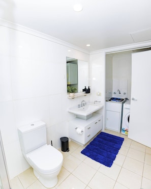 Apartment, 1 Schlafzimmer, barrierefrei, Balkon | Badezimmer