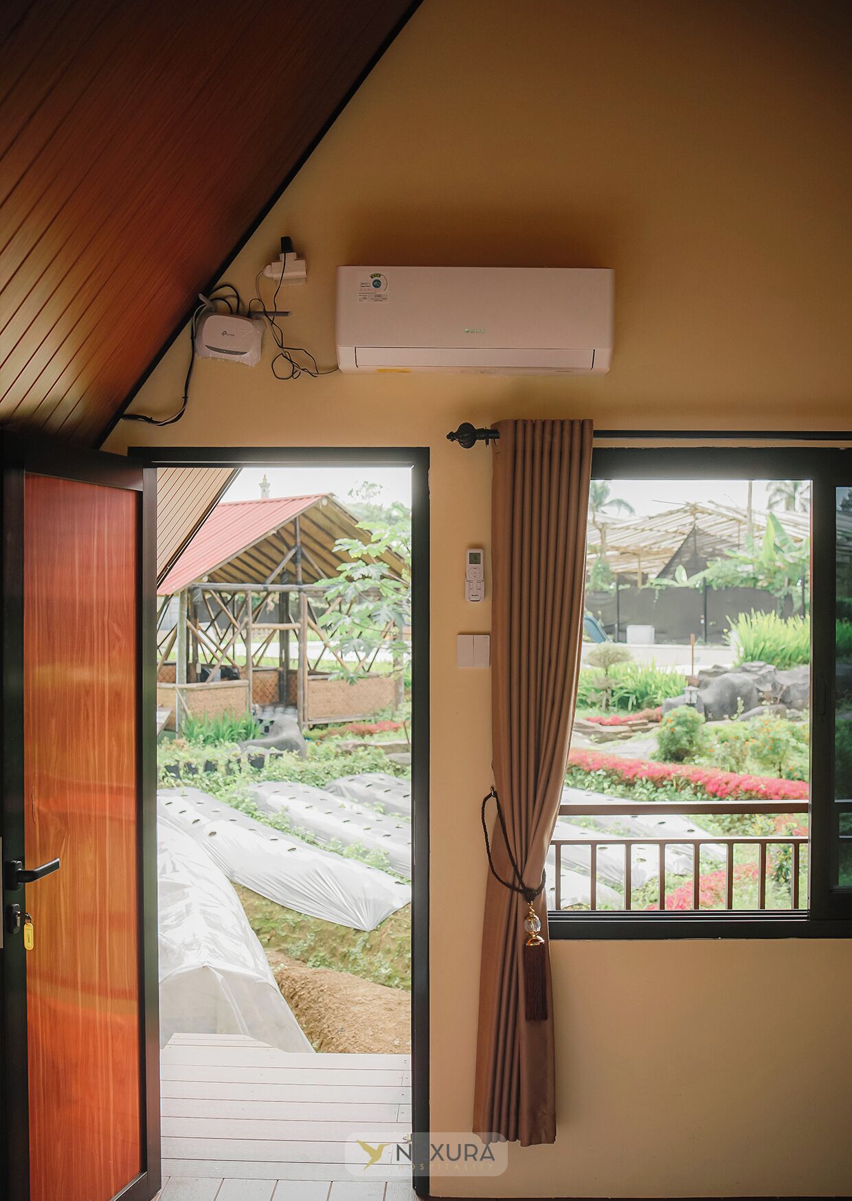 Deluxe Cottage, Park View | Desk, free WiFi