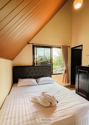 Casa rural familiar, vistes al jardí | Escriptori i wifi gratuïta 