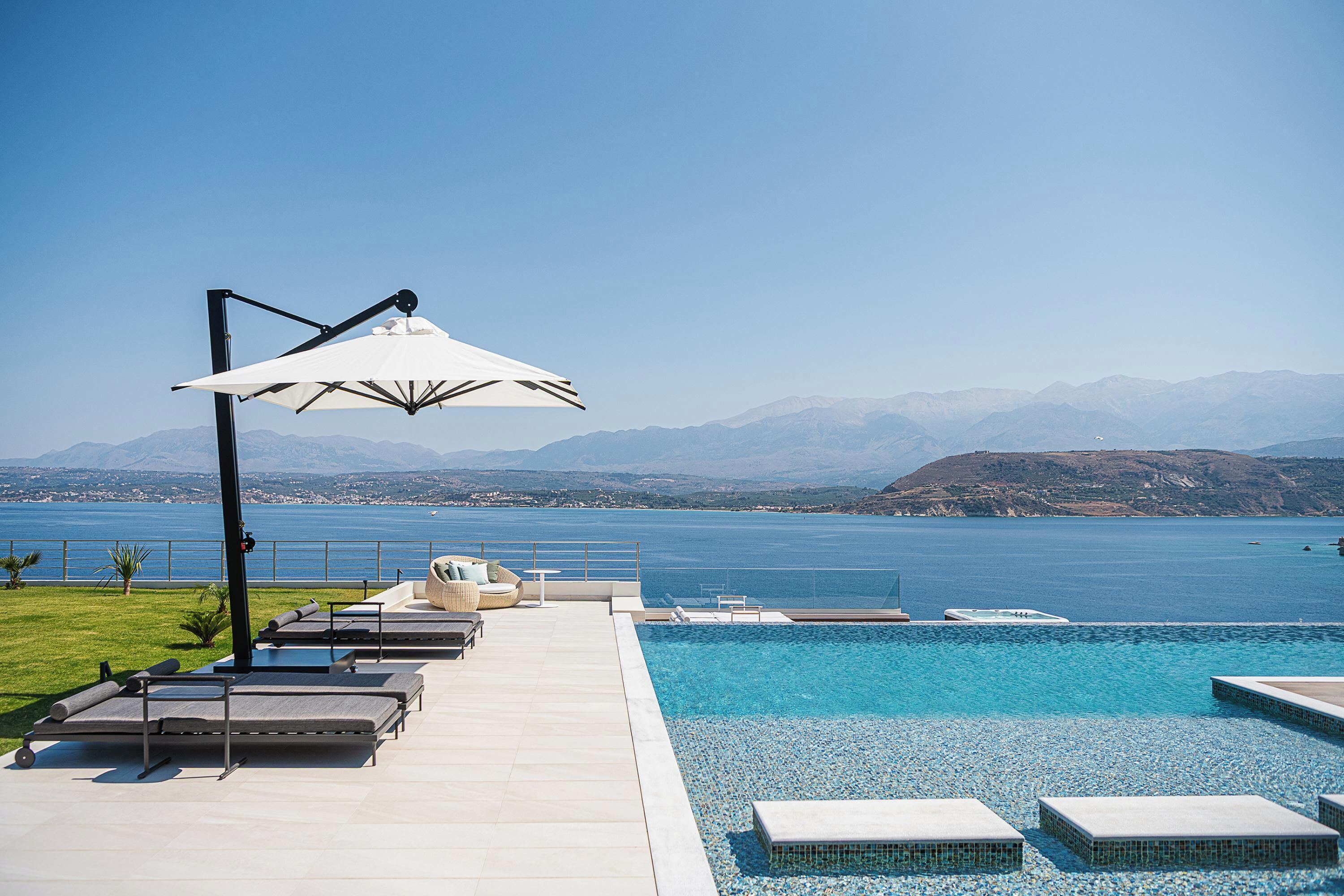 Alberca techada y alberca climatizada