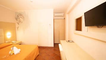 Quarto casal | Frigobar, Wi-Fi de cortesia, roupa de cama