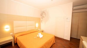 Double Room | Minibar, free WiFi, bed sheets