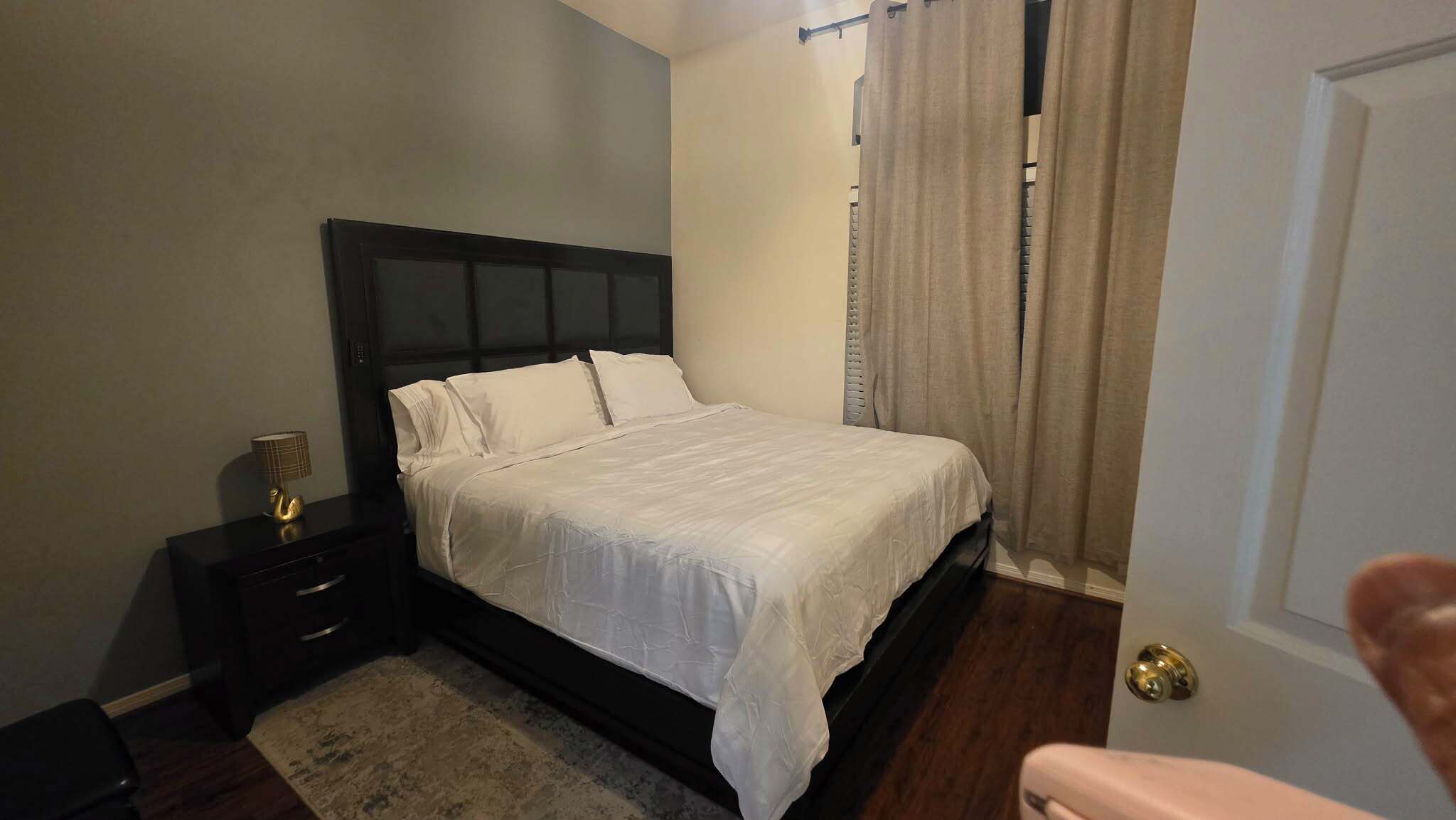 4 slaapkamers, een strijkplank/strijkijzer, wifi, beddengoed