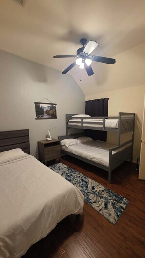 4 bedrooms, iron/ironing board, WiFi, bed sheets