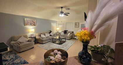 BEAUTIFUL LA CENTERA KATY HOME FAMILY FRIENDLY CUL-DE-SAC.