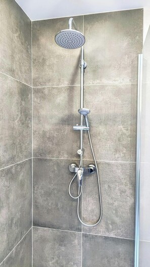 Een douche, een haardroger