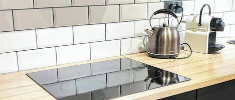 雪櫃、微波爐、焗爐、咖啡機/沖茶器