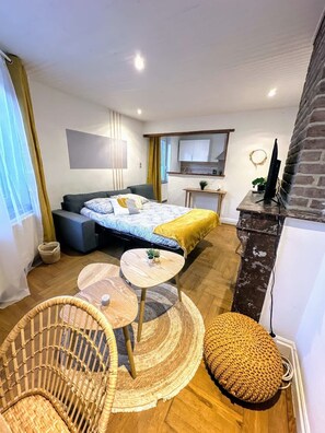 1 habitación, tabla de planchar con plancha, wifi y ropa de cama 