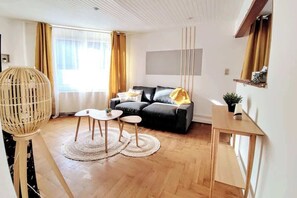 Televisión y oficina 