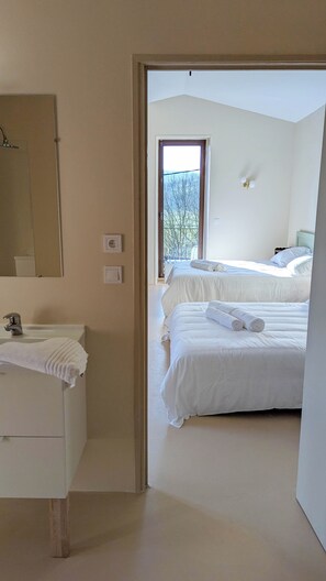 3 bedrooms, desk, travel cot, Internet - Domaine la Pause in Aveyron, country house - ideal for families or friends (Vabres-l'Abbaye)