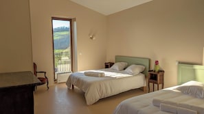 3 slaapkamers, een bureau, reisbedje, gratis wifi