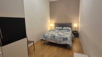 Basic Apartment | Iron/ironing board, free WiFi