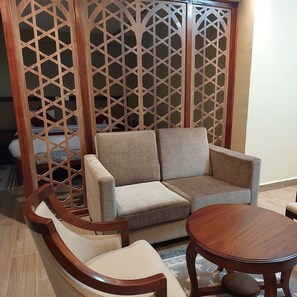 واي فاي مجانًا وملاءات أسرّة