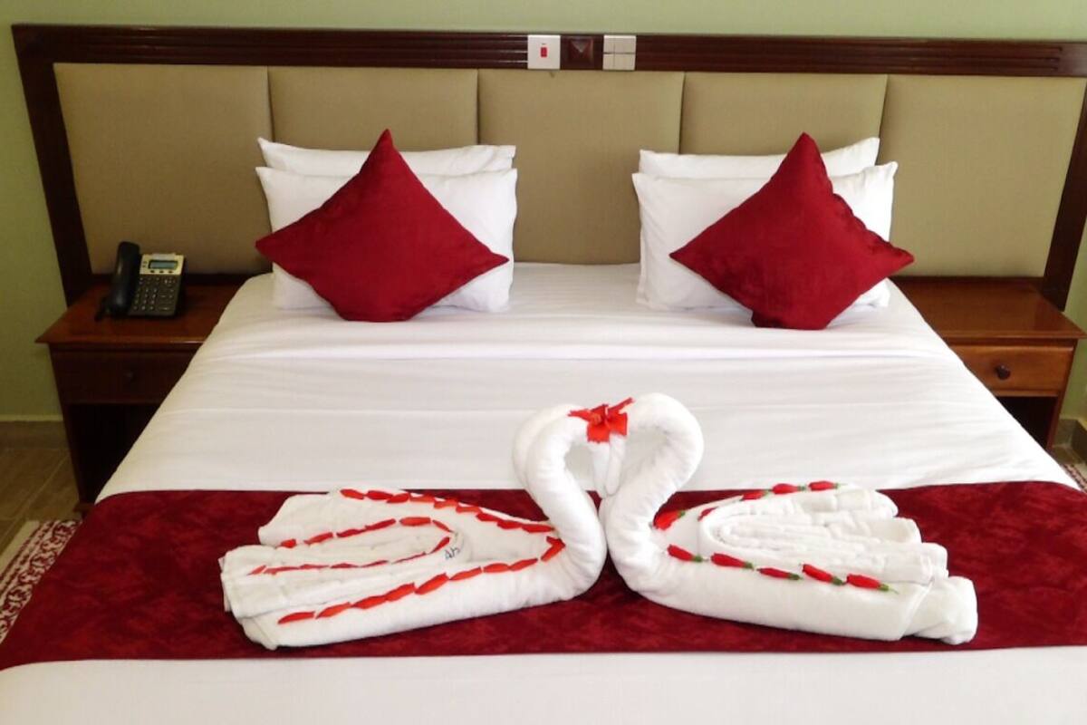 Deluxe Single Room | Free WiFi, bed sheets