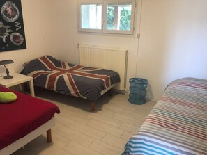 5 habitaciones, tabla de planchar con plancha, wifi y ropa de cama 