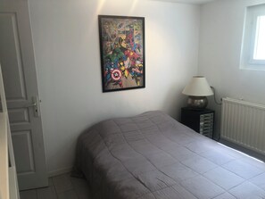 5 habitaciones, tabla de planchar con plancha, wifi y ropa de cama 