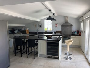 Mikrobølgeovn, ovn, kogeplade, opvaskemaskine