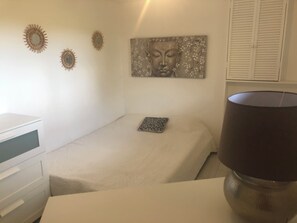 5 habitaciones, tabla de planchar con plancha, wifi y ropa de cama 