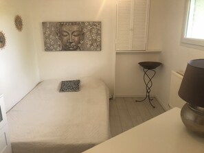 5 habitaciones, tabla de planchar con plancha, wifi y ropa de cama 