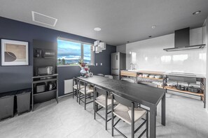 In-room dining - FROVIA YIG VILLA (Furano)