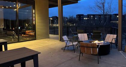 Lux studio w/Pool, Sauna, Utilities incl and free private parking. Pet Friendly!