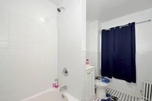 Room - Cozy 2BR Apartment in the Heart of Chelsea (New York)