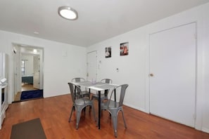 Room - Cozy 2BR Apartment in the Heart of Chelsea (New York)