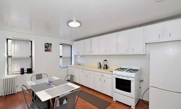 Private kitchen - Cozy 2BR Apartment in the Heart of Chelsea (New York)