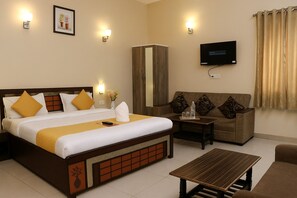 Blackout curtains, soundproofing, free WiFi - Magnet Residency (New Delhi)