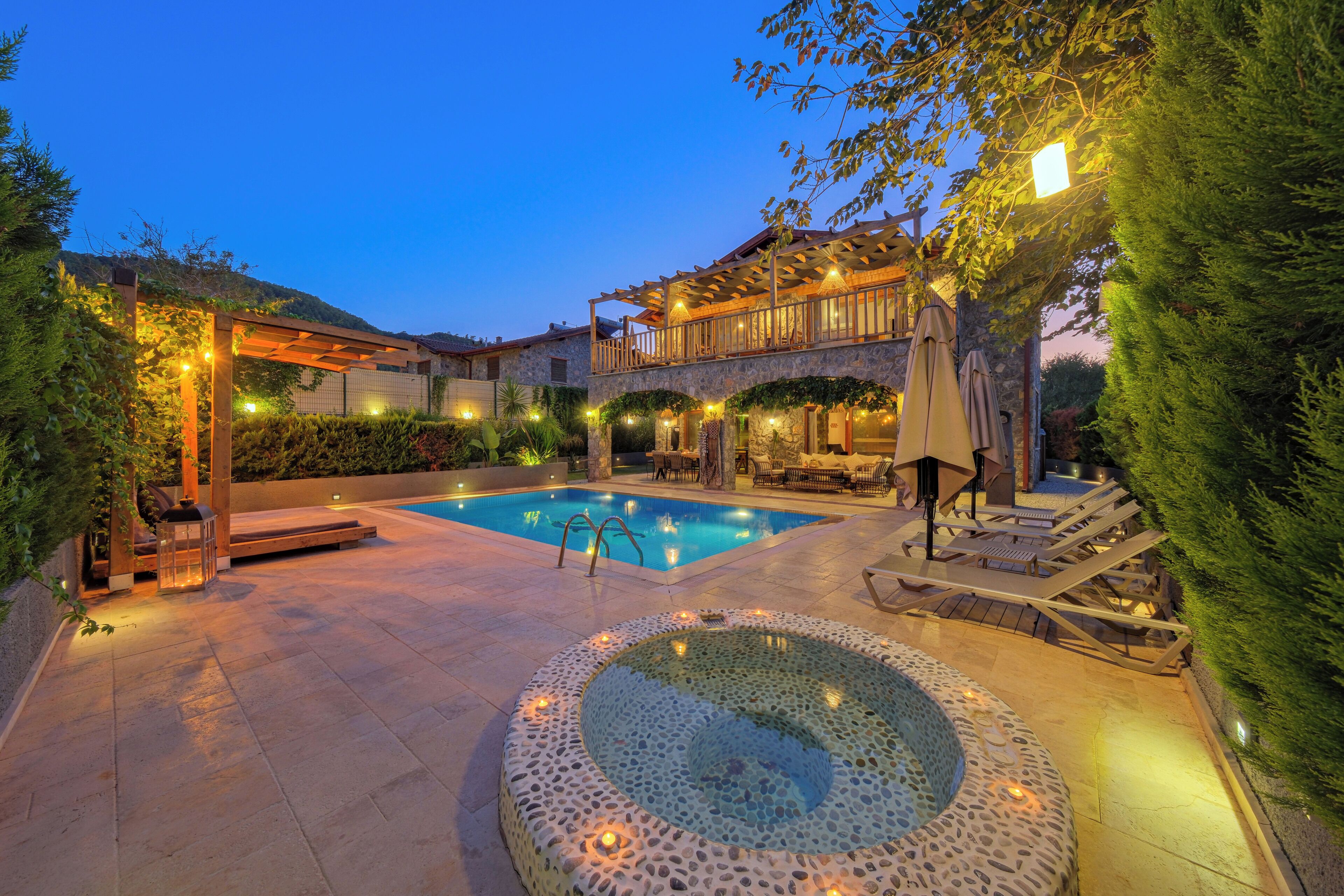 Exclusive Villa, 4 Bedrooms, Garden View | Iron/ironing board, free cribs/infant beds, bed sheets