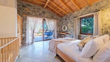 Bügeleisen/Bügelbrett, kostenlose Babybetten, Bettwäsche